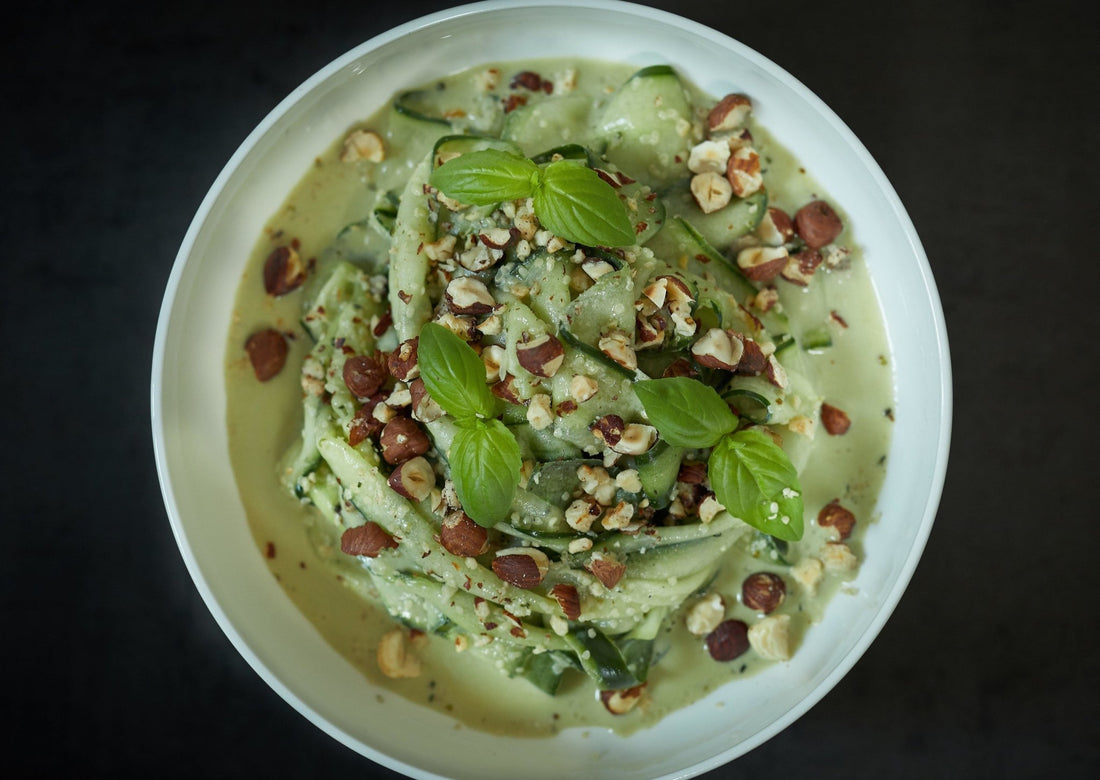 Michaela Russmanns Superfood Rezepte: Gestreifter Gurkenrahmsalat | Green Panda